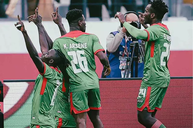 منتخب مصر ينتظر منافسه.. سيمبوري أساسيا في تشكيل بوركينا ضد كوت ديفوار